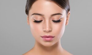Read more about the article How to care for eyelash extensions for a striking look