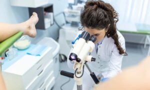 Read more about the article How colposcopy works: what it is and why it is important