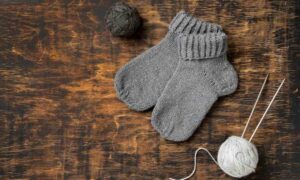 Read more about the article How to make wool booties for adults in 4 easy steps