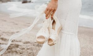 Read more about the article How to dress at an Ibizan wedding: dazzle with nature and simplicity