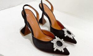 Read more about the article Shoe brooches: customization and elegance on your feet