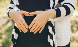 Read more about the article How to know if I am pregnant by touching my belly