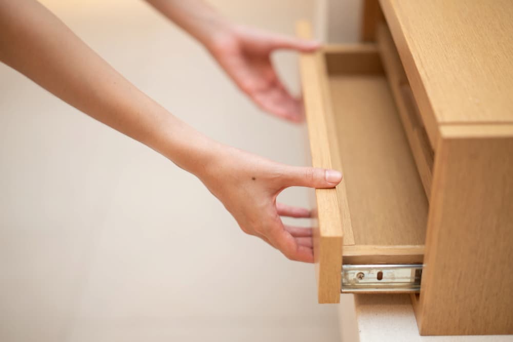 Drawer guides