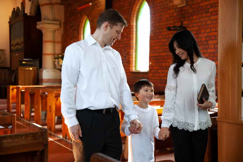 How to dress for a communion