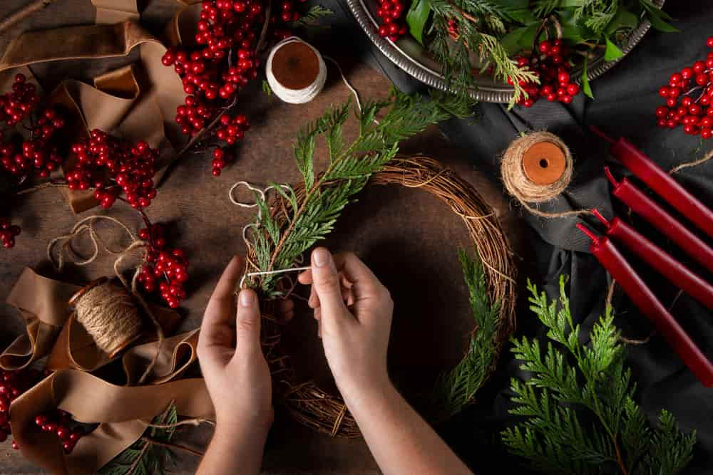 making christmas decorations outside crafts