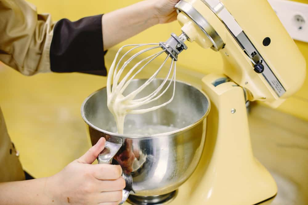 How to whip cream with the mixer